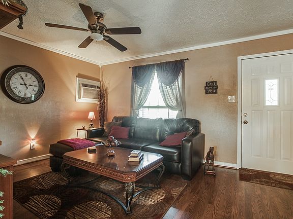4th image of 503 Sylvan Dr