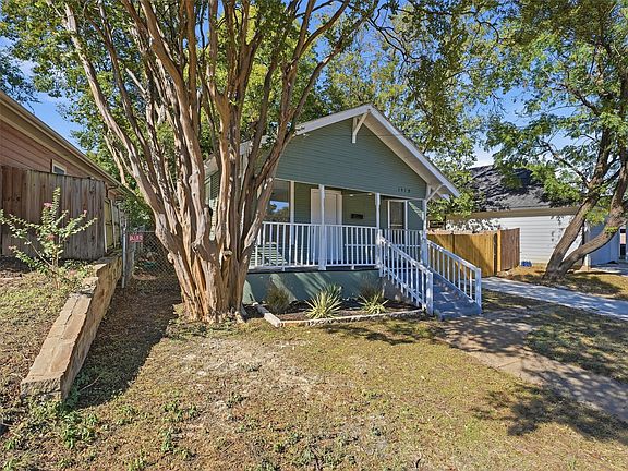2nd image of 1419 Waco Ave