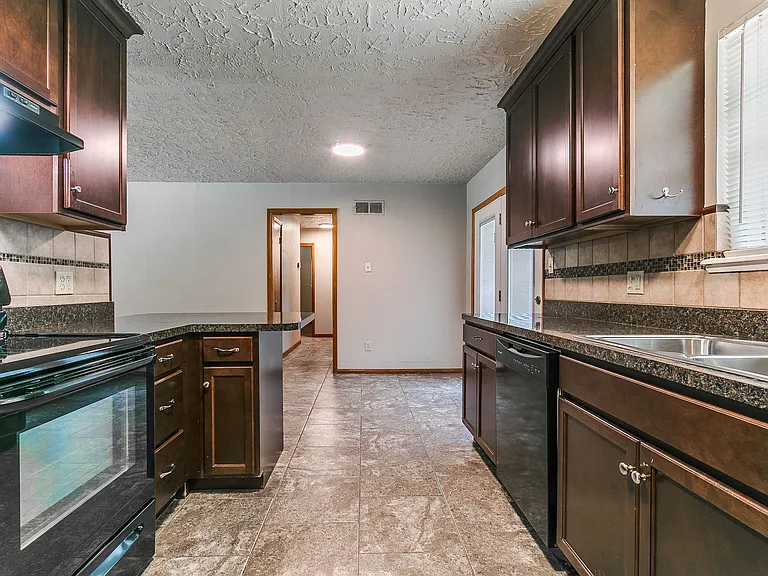 212 S Mercedes Dr — Photo 9
