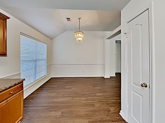 5th image of 2927 Greentree Dr