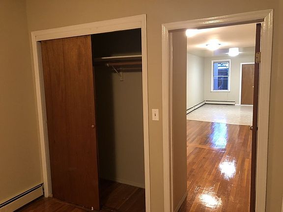 5th image of 3136 44th St
