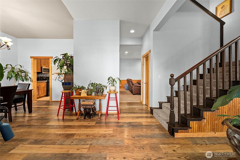 4th image of 211 S Naches Street