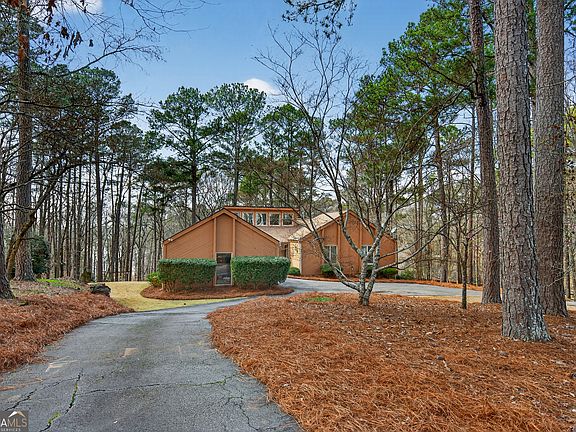 5th image of 2005 Foxcroft Dr
