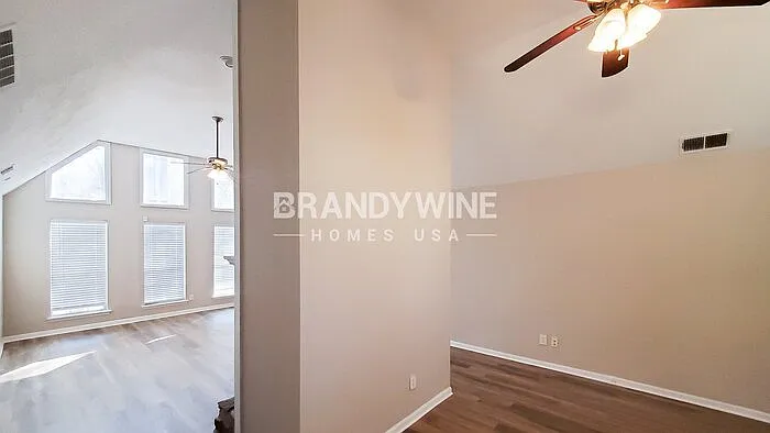 125 Cowan Dr — Photo 6