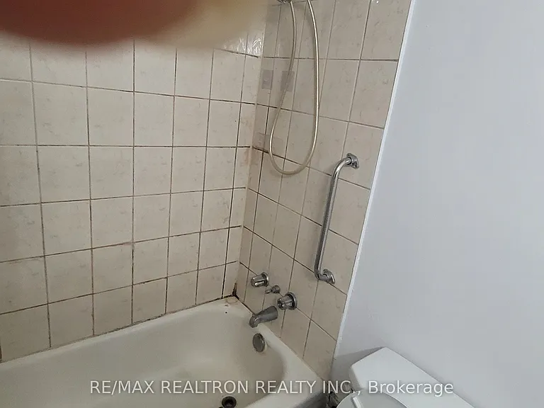 180 Markham Rd #504 — Photo 17
