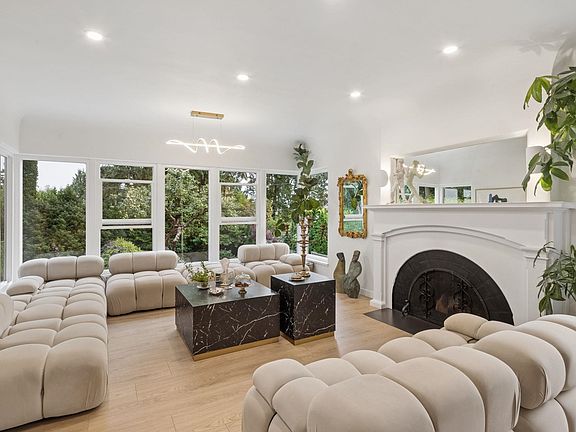 5th image of 4043 Rose Cres