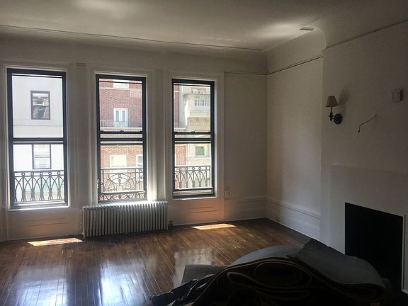 3rd image of 11 E 80th St APT 4B