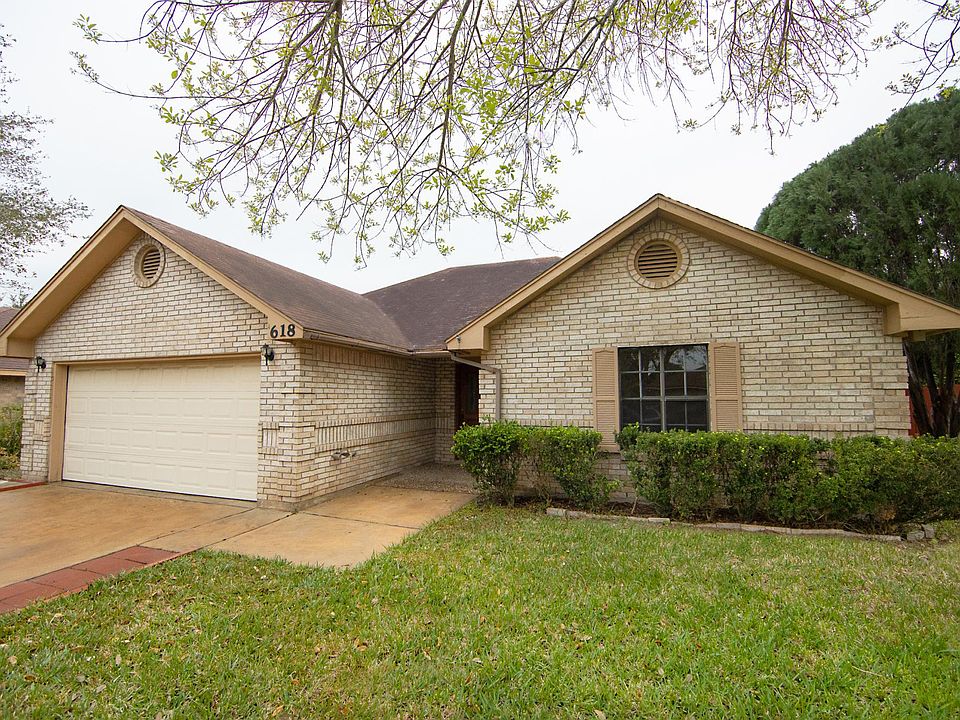 Beautiful Home! 3 Bedroom, 2 bath home located in Edinburg Texas
