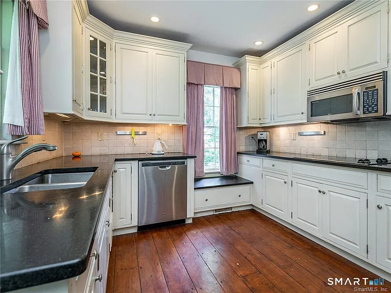 103 Litchfield Rd — Photo 3