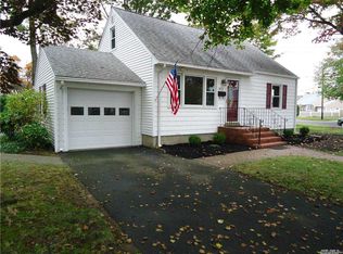 1825 N Strongs Rd, Copiague, NY 11726