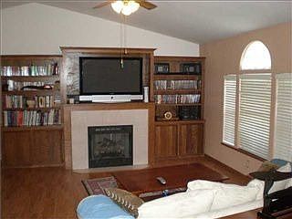 2nd image of 104 Saint Thomas Ave