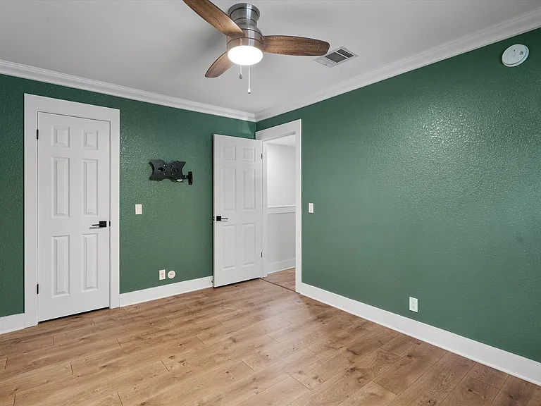 1203 Thackeray Ln — Photo 27