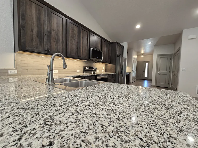 538 Brecken Ct — Photo 6