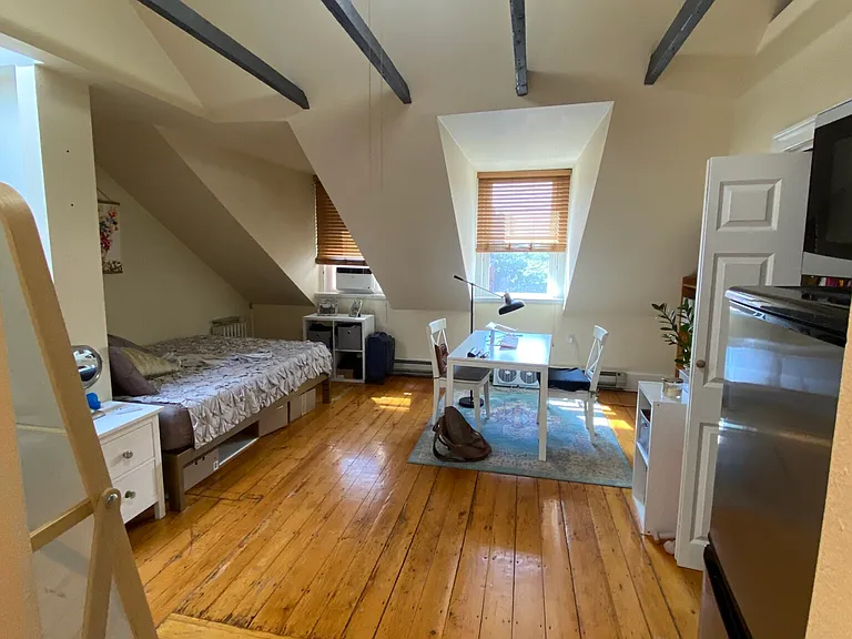 32 Irving St #4 — Photo 3