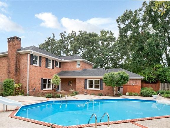 3rd image of 1908 Twin Oaks Ct
