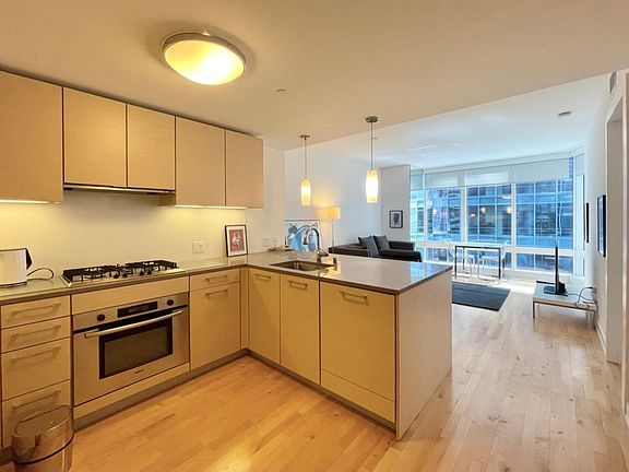 4th image of 301 Mission St APT 18B