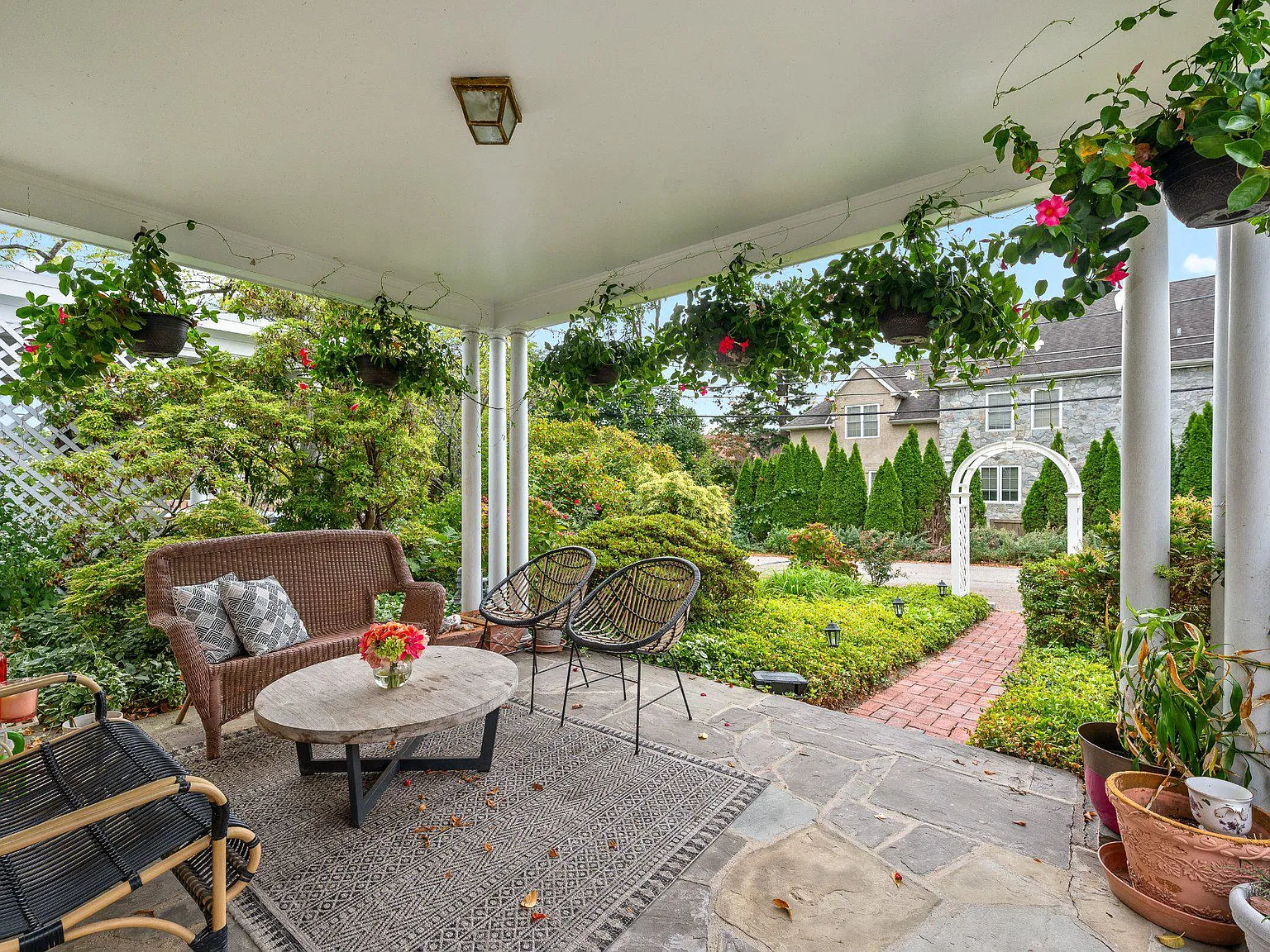 4 bed, 2.5 bath, 1475 sqft, $4,750 — Photo 4