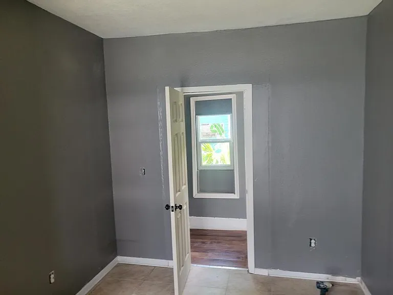 1425 Steele St — Photo 4