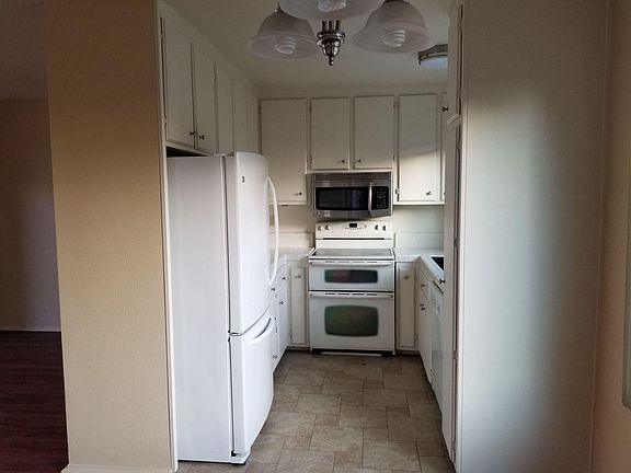 5th image of 3914 Centre St #14