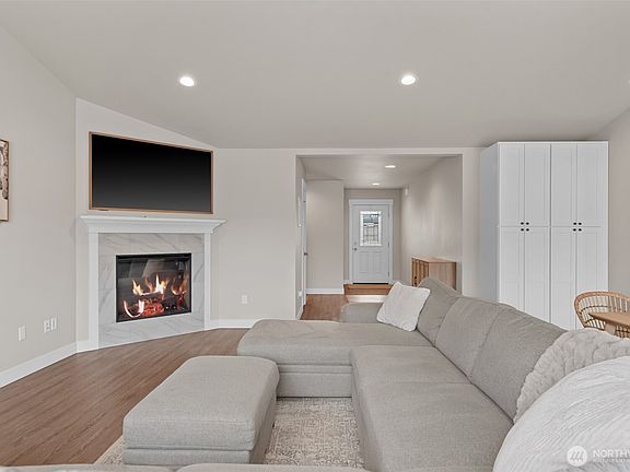 4th image of 282 Emma Drive