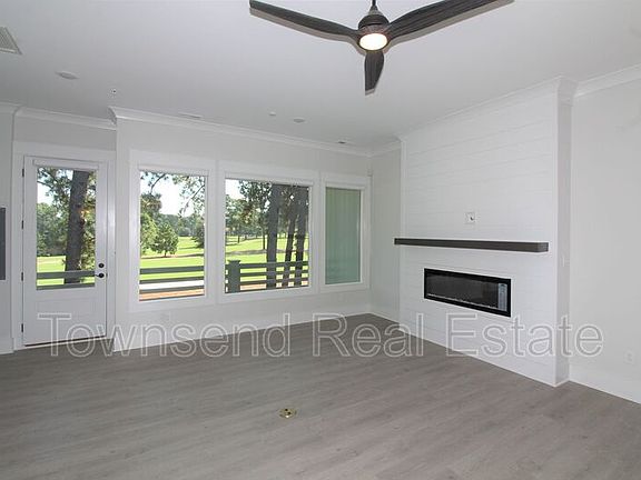 3rd image of 209 Fairway Dr Unit A