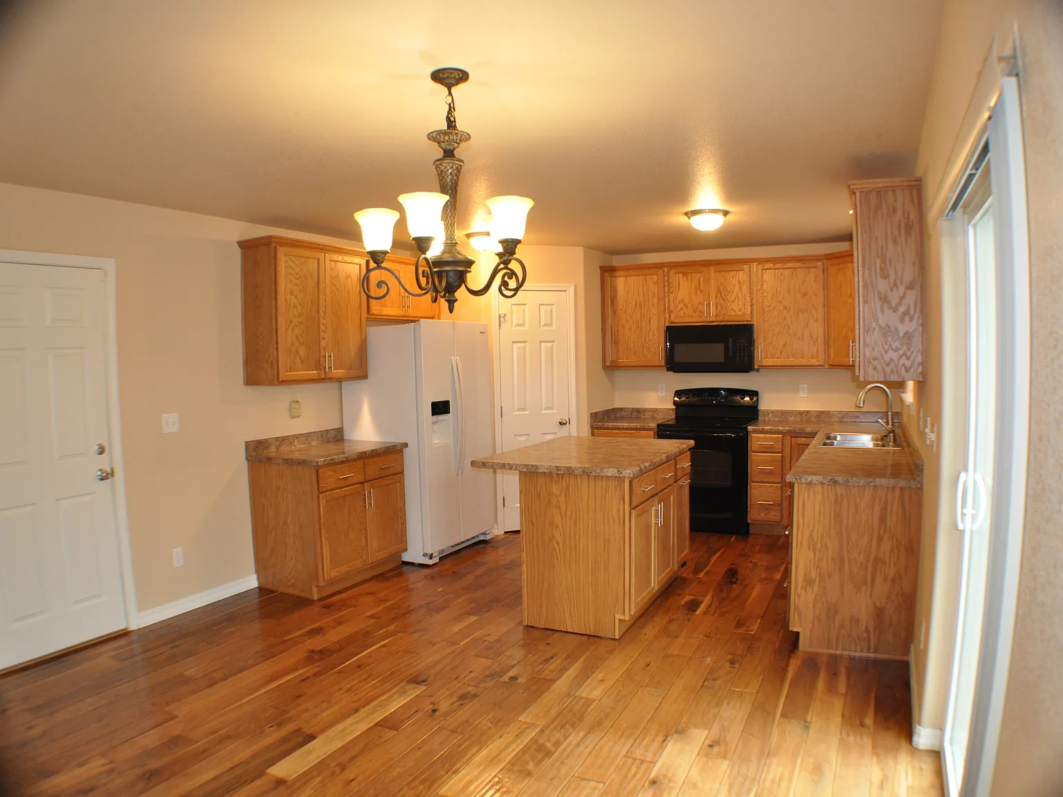 4 bed, 3.5 bath, 2836 sqft, $2,750 — Photo 3