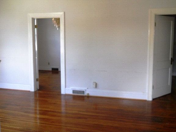 5th image of 806 Spruce St