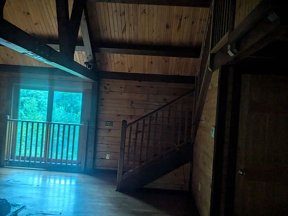 5th image of 128 Stetson Road E