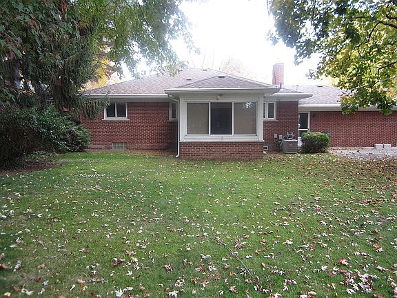4th image of 21230 Woodmont St