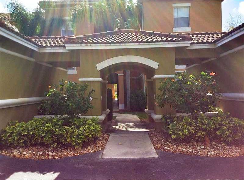 1st image of 5080 Fairways Cir #105