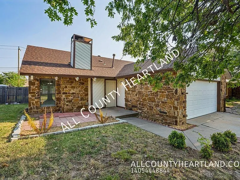 217 Cypress Dr — Photo 1