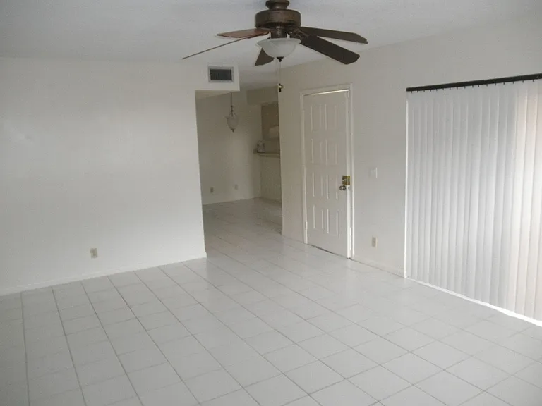 3662 Victoria Dr — Photo 6