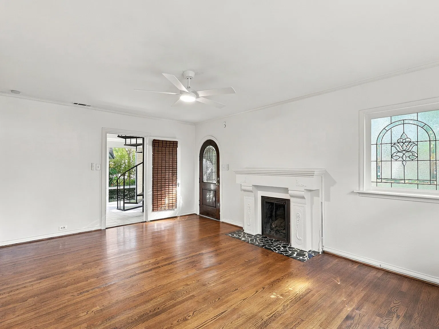 2 bed, 1900 sqft, $5,195 — Photo 4