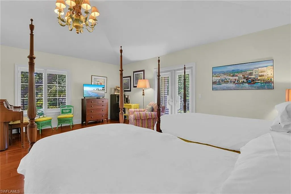 4 bed, 5.5 bath, 3745 sqft, $22,000 — Photo 4