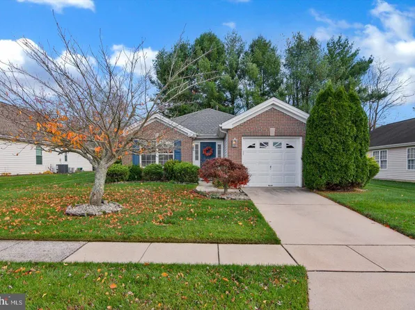 84 Maple Leaf Cir, Sewell, NJ 08080