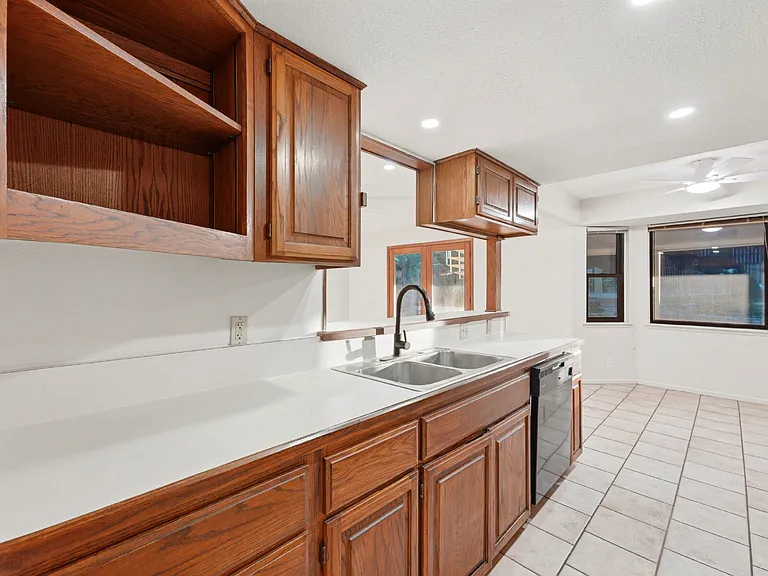 8607 Norwich Dr — Photo 12