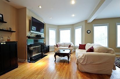 2nd image of 4718 N Kenmore Ave #2