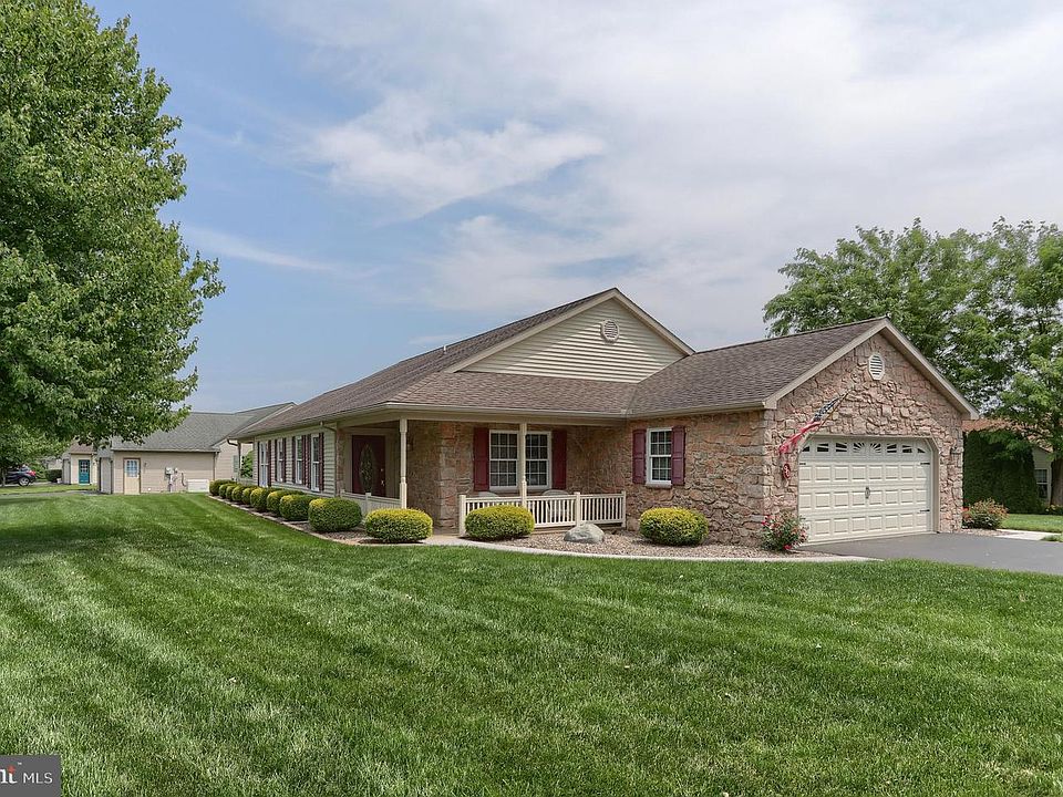 1st image of 90 Arbor Dr