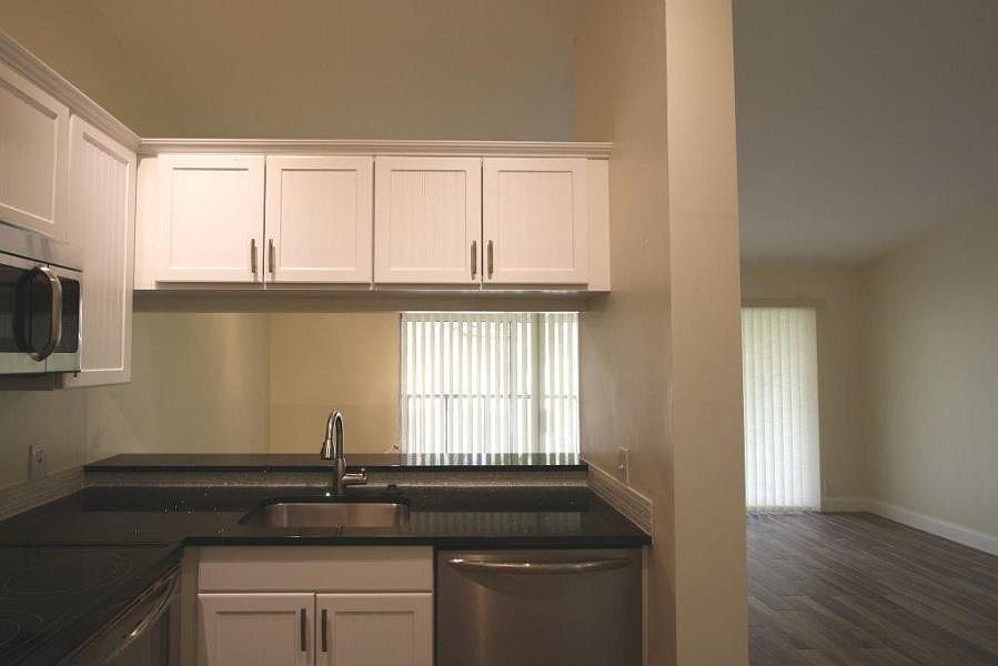 1st image of 1290 The Pointe Dr