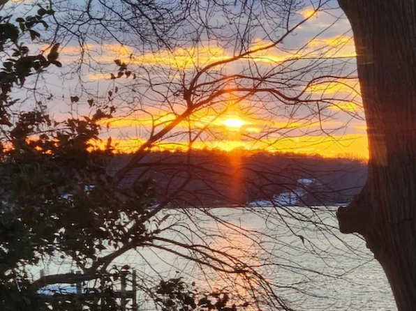 3078 N Riverside Dr, Lanexa, VA 23089