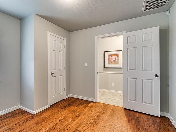4th image of 4737 Elmview Dr