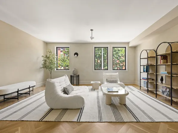 966 Bergen Street image 12 of 35