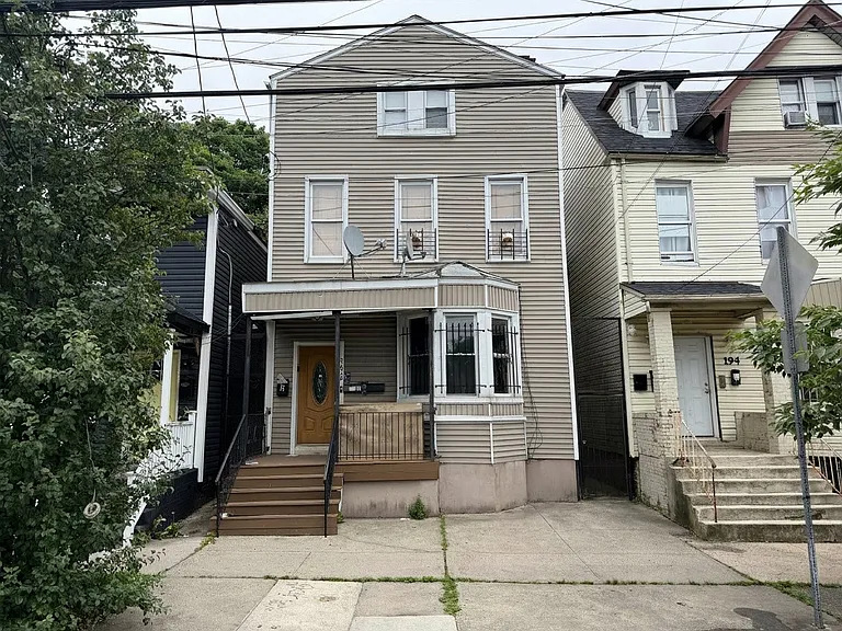 192-194 Littleton Ave #1A — Photo 10