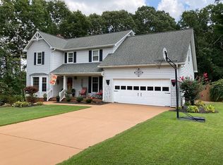 1124 Devenger Rd, Greer, SC 29650