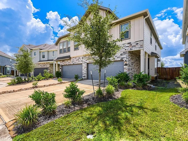 4146 Balboa Dr — Photo 1