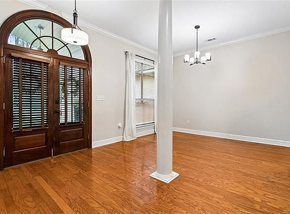 3rd image of 519 Garden Ln
