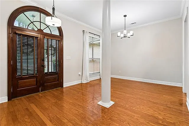 519 Garden Ln — Photo 3