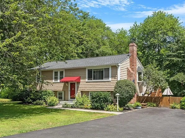 20 Brook Cir, Hanover, MA 02339