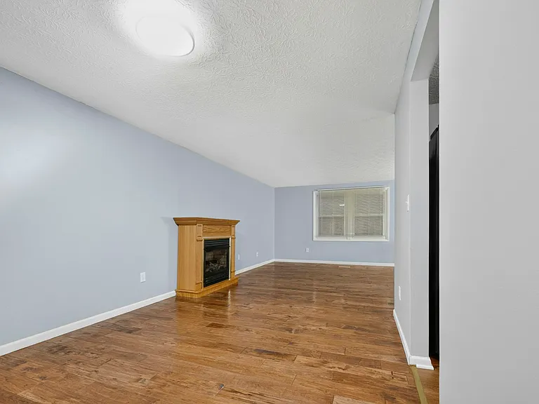423 Doverwood Dr — Photo 8