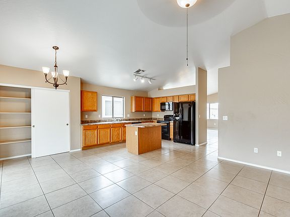 4th image of 826 E Monona Dr